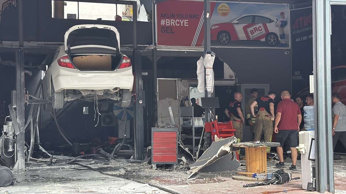 Oto tamircide patlama! İş yeri sahibi ağır yaralı 4